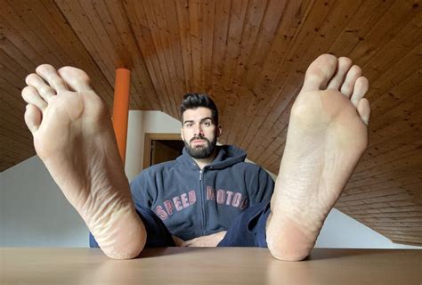 Free Foot Friends Gay Porn Videos: footfriends.com .